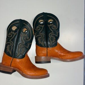 true leather vintage western boots with a unique design a brown and green colour